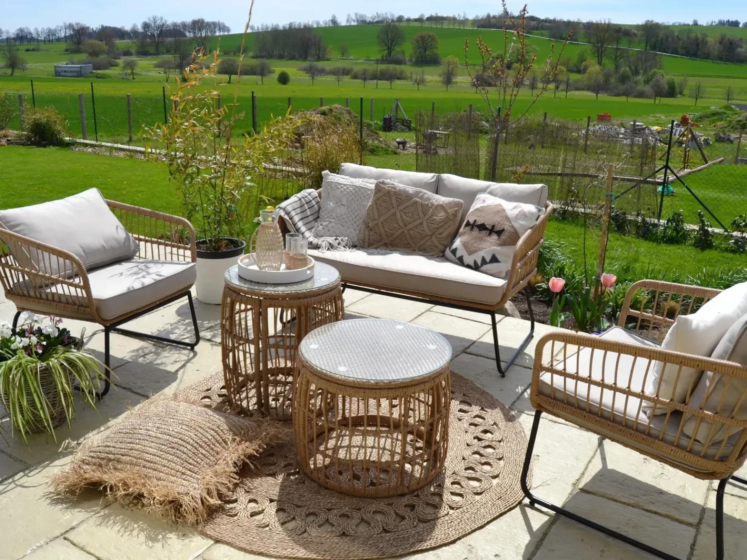 Outlet Beliani Set da giardino con tavolo 4 posti RAVELLO Rattan sintetico (PE) Naturale Beige Marrone Nero