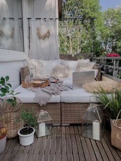 Beliani Set da giardino con tavolo 2 posti NOTO Modulare Rattan sintetico (PE) Marrone chiaro Bianco Marrone