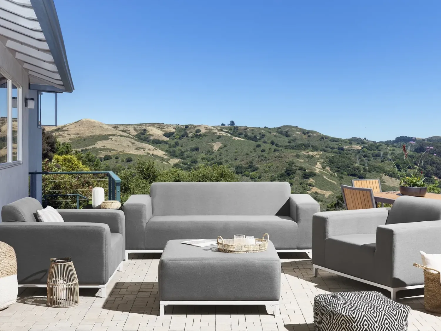 Best Beliani Set da giardino con tavolo 5 posti ROVIGO Grigio Bianco Grigio