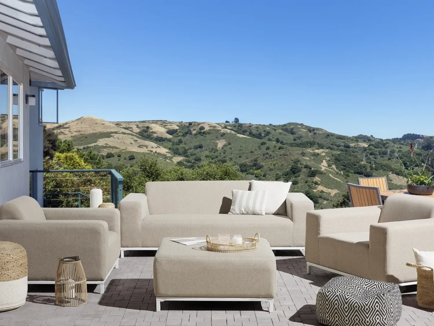 Discount Beliani Set da giardino con tavolo 5 posti ROVIGO Beige Bianco Beige
