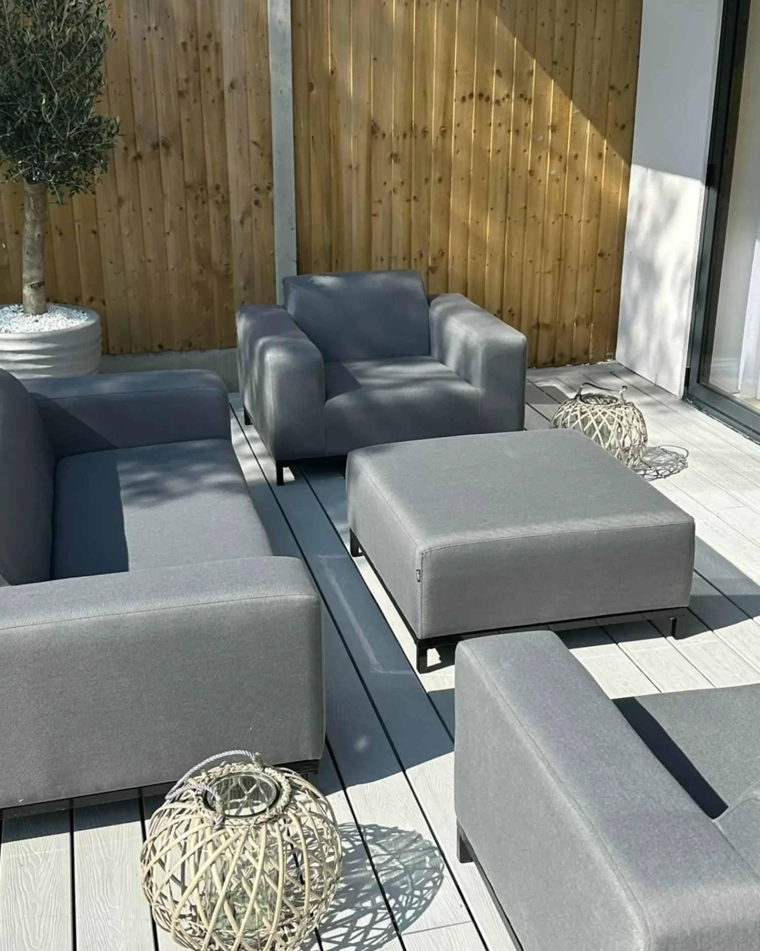 Sale Beliani Set da giardino con tavolo 5 posti ROVIGO Grigio Grigio Nero