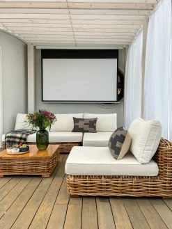 Clearance Beliani Set da giardino con tavolo 4 posti VARALLO Modulare Rattan Naturale Bianco Naturale