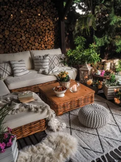 Clearance Beliani Set da giardino con tavolo 4 posti VARALLO Modulare Rattan Naturale Bianco Naturale