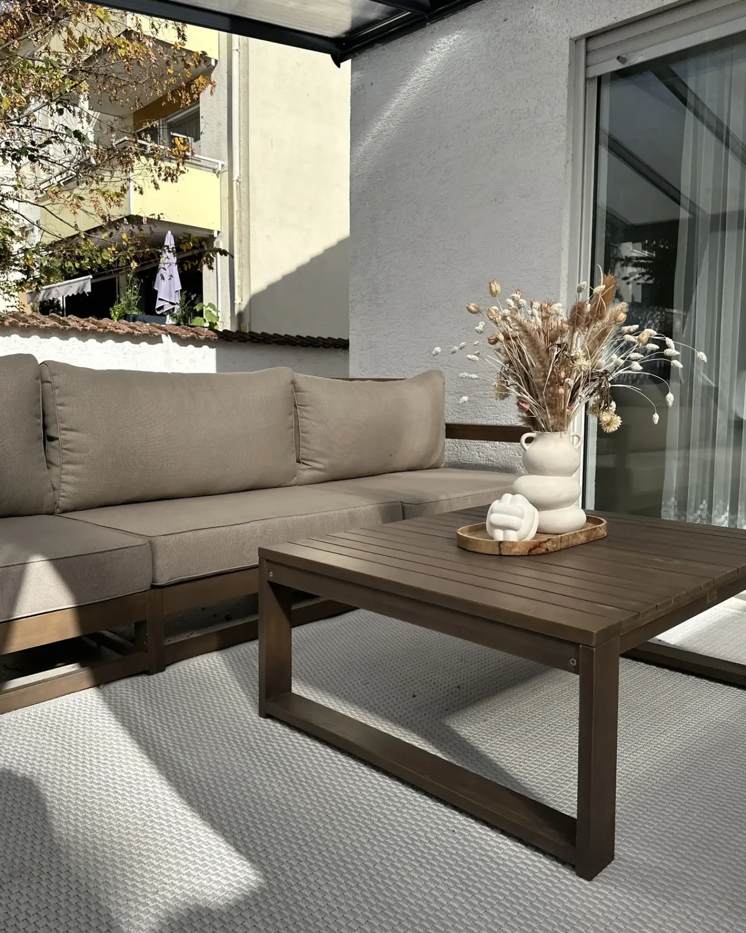 Outlet Beliani Set da giardino con tavolo 5 posti TIMOR Modulare Legno di acacia certificato Marrone scuro Beige Grigio Marrone