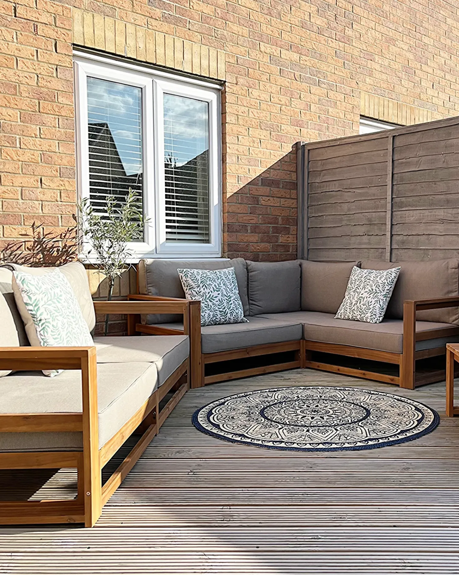 Online Beliani Set da giardino con tavolo 4 posti TIMOR Modulare Legno di acacia certificato Marrone scuro Beige Grigio Marrone