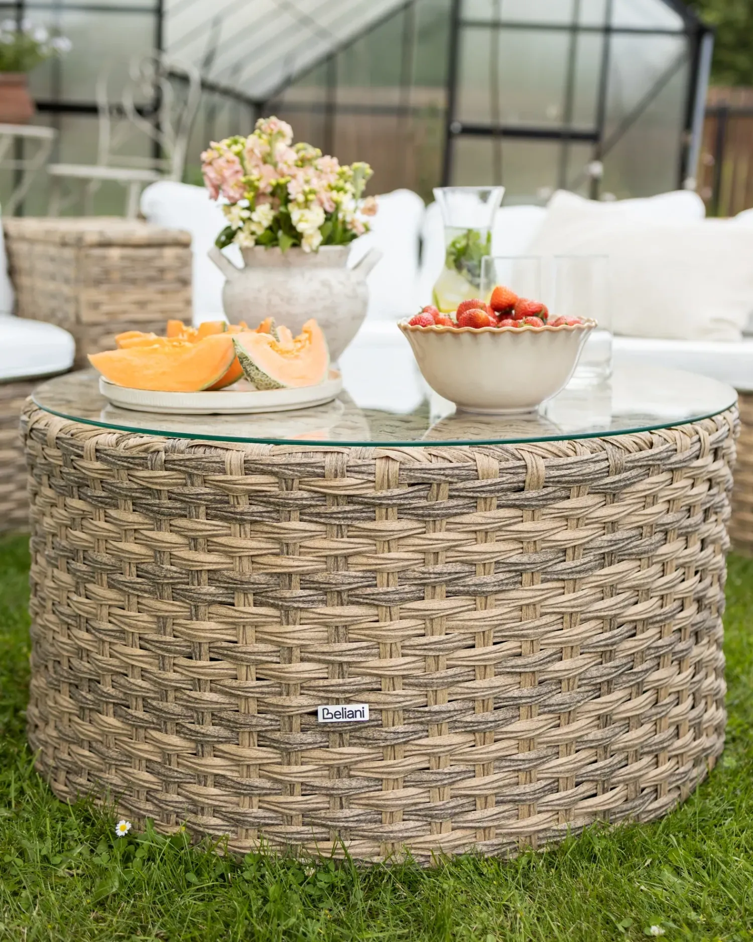 Online Beliani Set da giardino con tavolo 9 posti SEVERO Rattan sintetico (PE) Marrone dorato Bianco Marrone