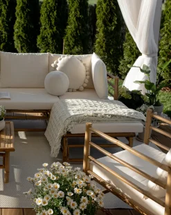 Sale Beliani Set da giardino con tavolo 5 posti CERRETO Lato Sinistro Bambù Bianco sporco Bianco Marrone