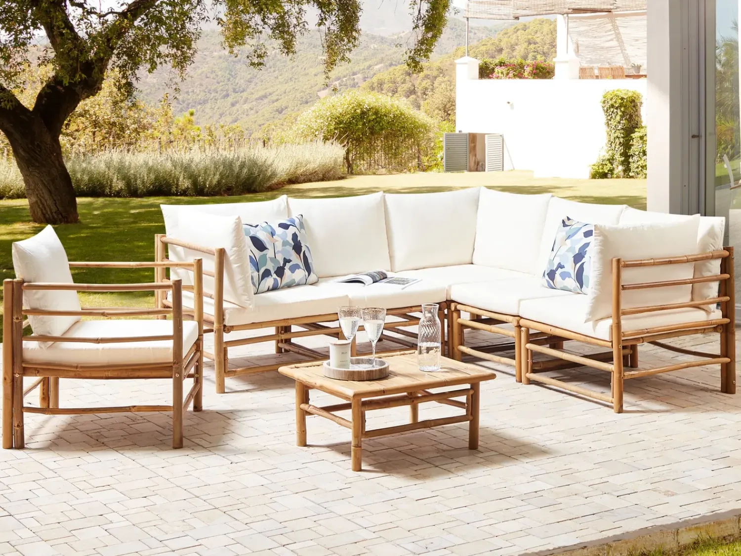 Hot Beliani Set da giardino con tavolo 6 posti CERRETO Bambù Bianco sporco Bianco Marrone
