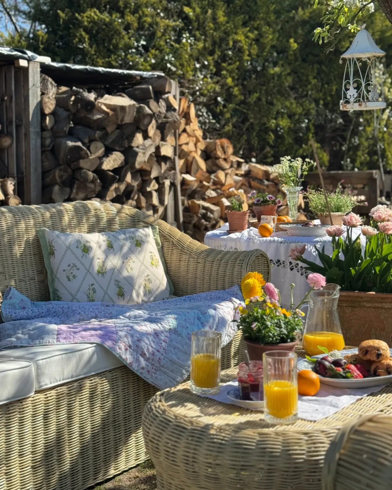 Sale Beliani Set da giardino con tavolo 5 posti LIVADEIA Rattan Naturale Bianco Naturale