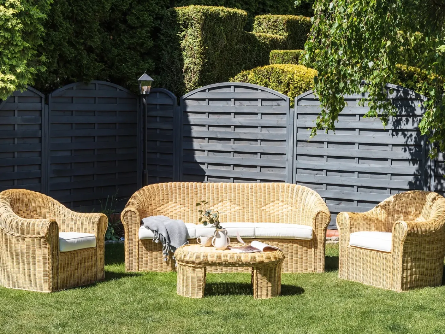 Sale Beliani Set da giardino con tavolo 5 posti LIVADEIA Rattan Naturale Bianco Naturale