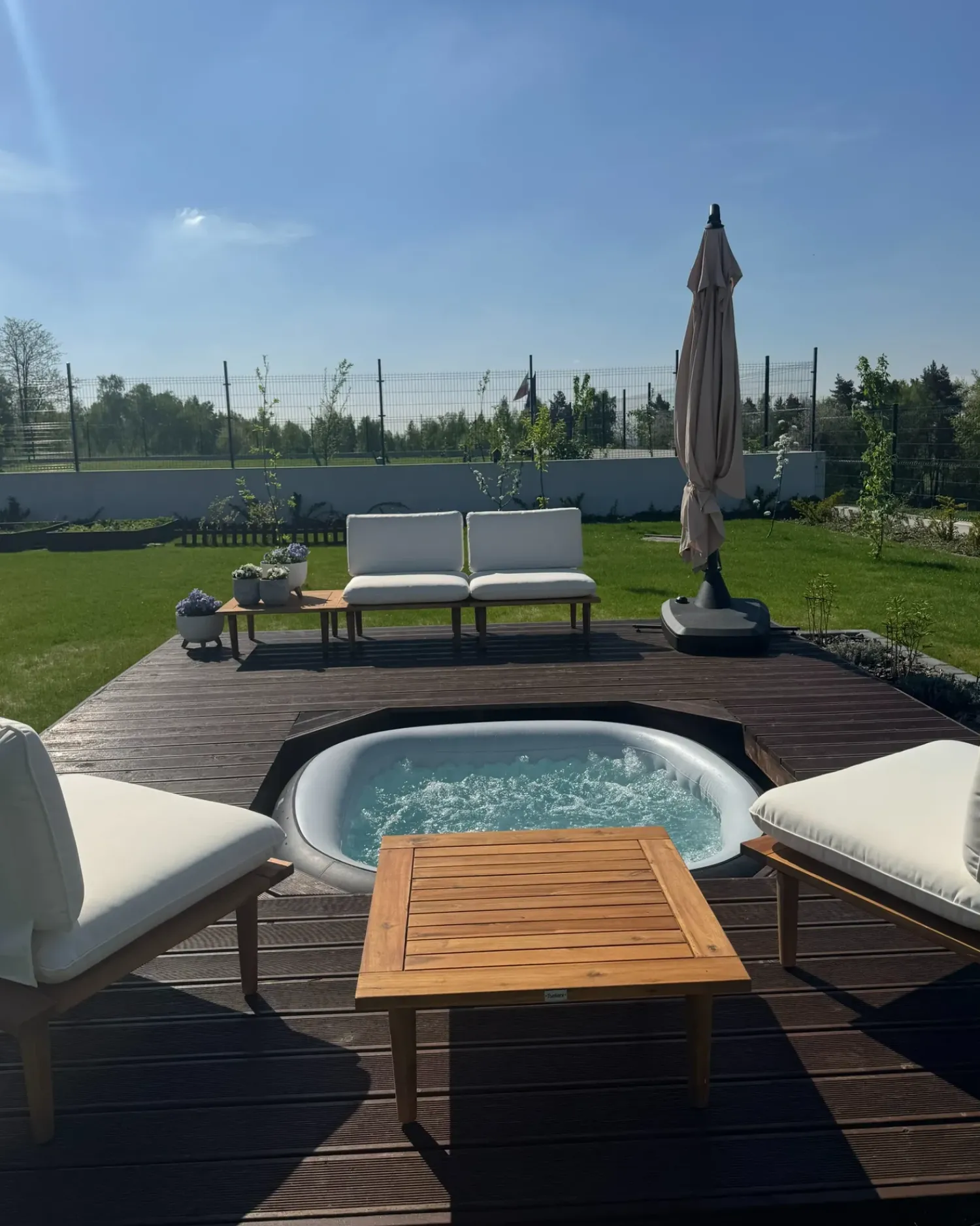 Sale Beliani Set da giardino con tavolo 4 posti FRASCATI Modulare Legno di acacia certificato Bianco sporco Bianco Marrone