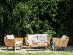Hot Beliani Set da giardino con tavolo 4 posti VITTORIA Rattan sintetico (PE) Bianco sporco Bianco Naturale Marrone