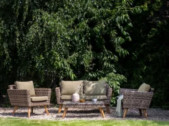 Outlet Beliani Set da giardino con tavolo 4 posti VITTORIA Rattan sintetico (PE) Verde oliva Naturale Marrone Verde