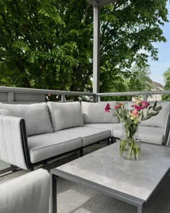 Discount Beliani Set da giardino con tavolo 5 posti SKALA Metallo chiaro Grigio