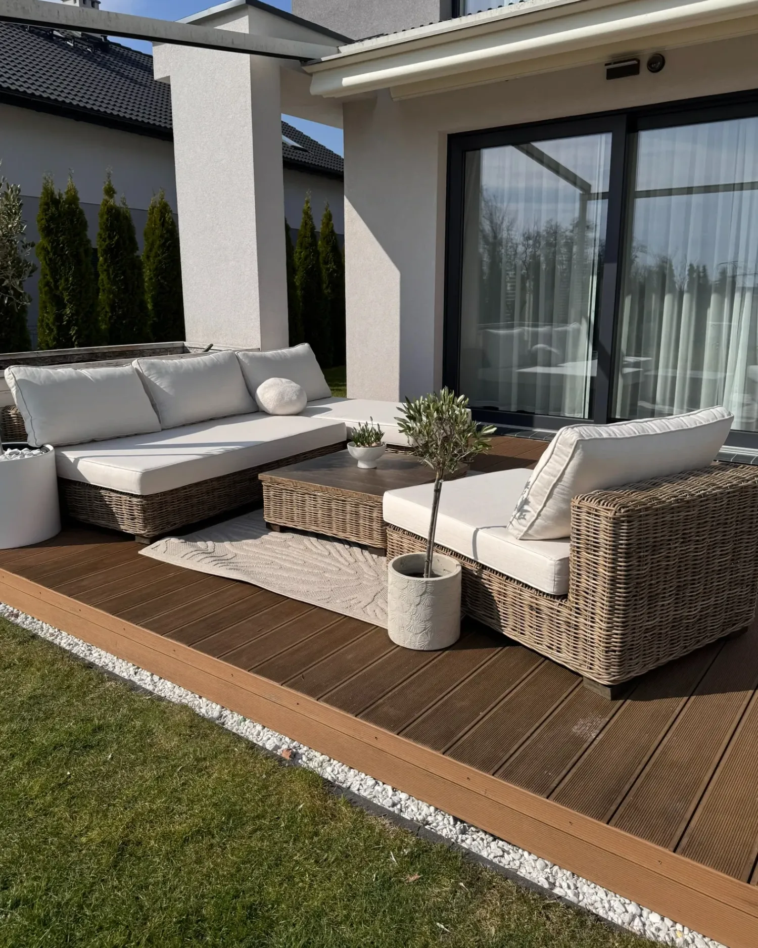 Discount Beliani Set da giardino con tavolo 4 posti VARALLO Modulare Rattan Grigio Bianco Grigio