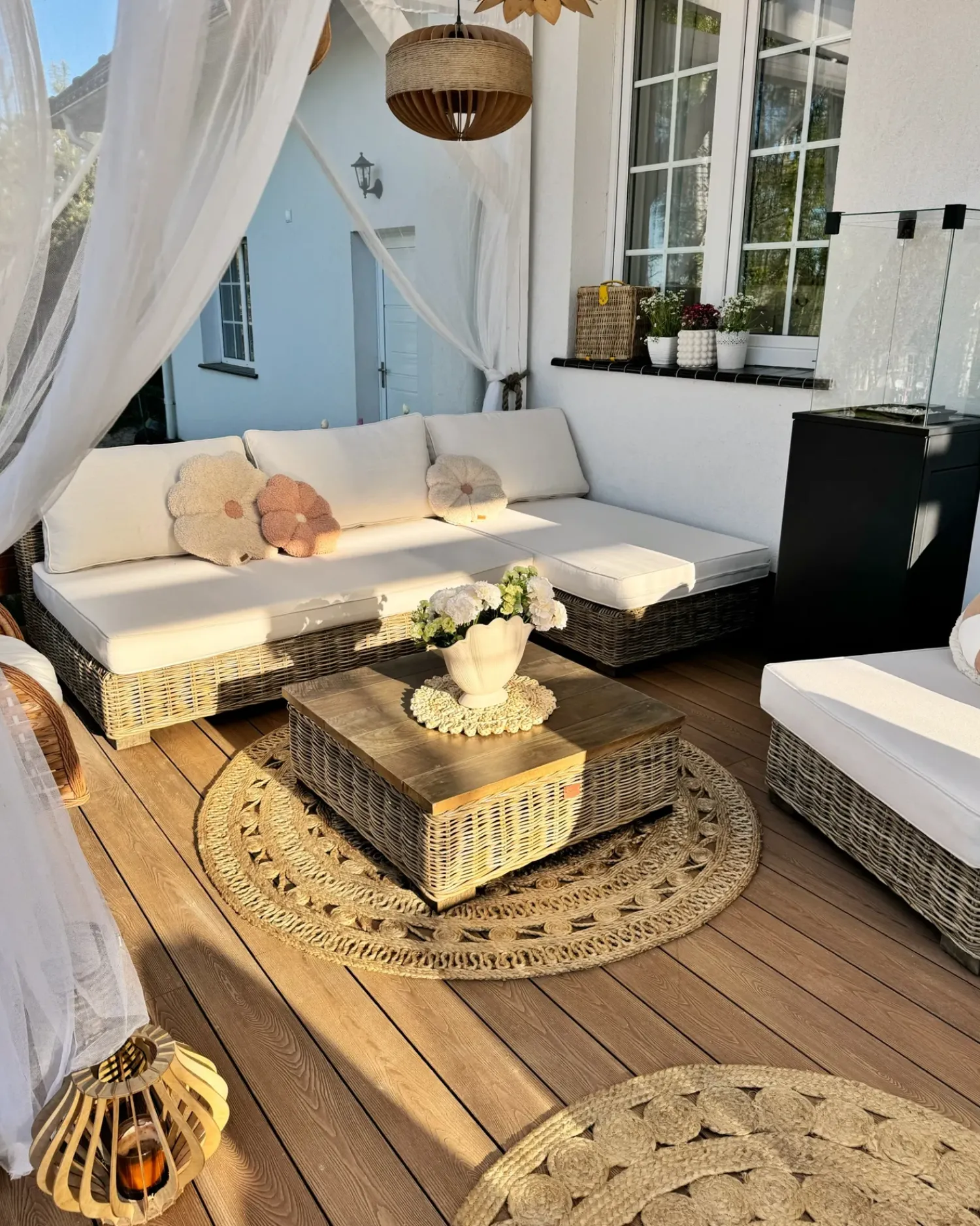 Hot Beliani Set da giardino con tavolo 4 posti VARALLO Modulare Rattan Grigio Bianco Grigio