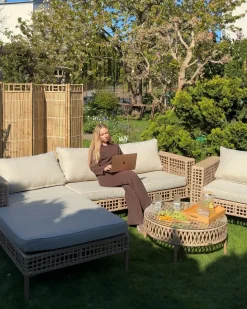 Outlet Beliani Set da giardino con tavolo 4 posti CALASETTA Rattan sintetico (PE) Beige