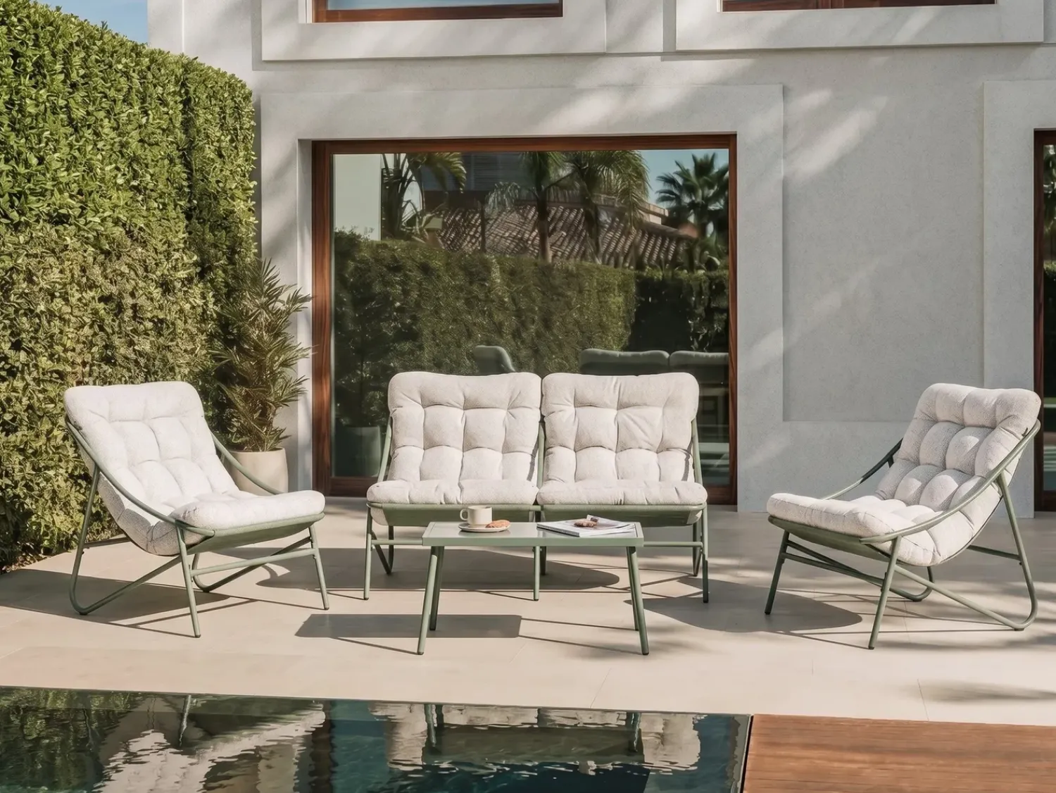 Beliani Set da giardino con tavolo 4 posti MOLVENO Metallo Beige/Verde Beige Verde