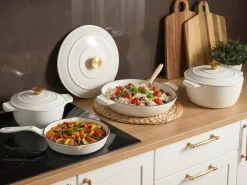 Clearance Beliani Set da 7 pezzi in ghisa FERRANO Bianco sporco Bianco Bianco Oro