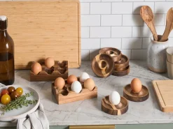 Outlet Beliani Set da 6 Portauova con 2 supporti FOURNIL Legno d'acacia Marrone