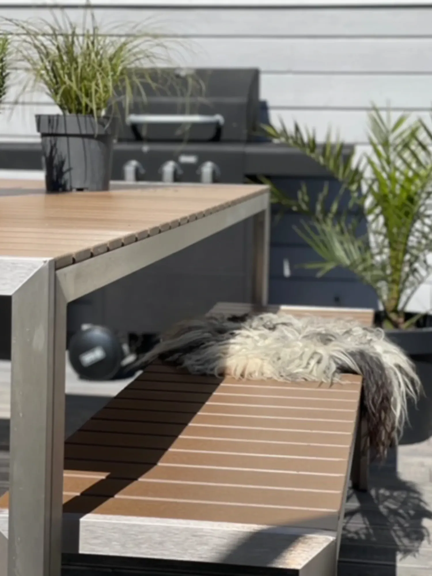 Beliani Set da pranzo da giardino con panche 6 posti NARDO Marrone Argento Marrone