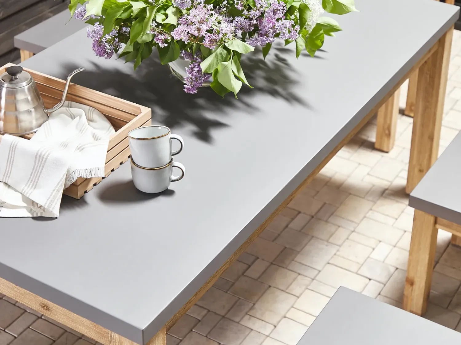 Outlet Beliani Set da pranzo da giardino con panche e sgabelli 8 posti OSTUNI Cemento Grigio Marrone Grigio