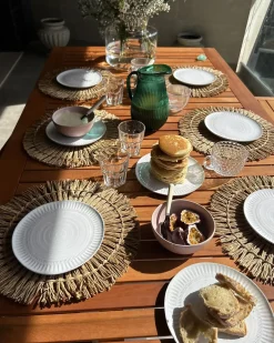 Hot Beliani Set da pranzo da giardino con panche 6 posti MONSANO Legno d'eucalipto Marrone