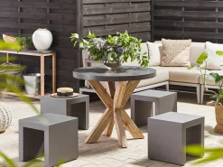 Sale Beliani Set da pranzo da giardino con sgabelli 4 posti OLBIA/TARANTO Cemento Grigio Marrone Grigio