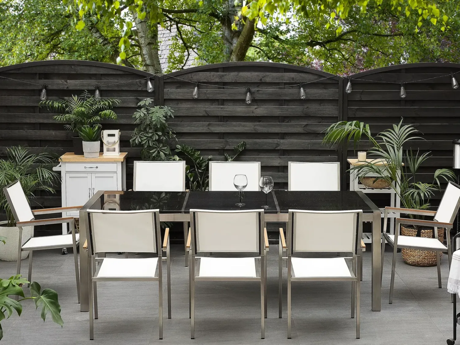 Hot Beliani Set da pranzo da giardino 8 posti GROSSETO Piastra tripla Granito Lucido Nero/Bianco Bianco Argento Nero