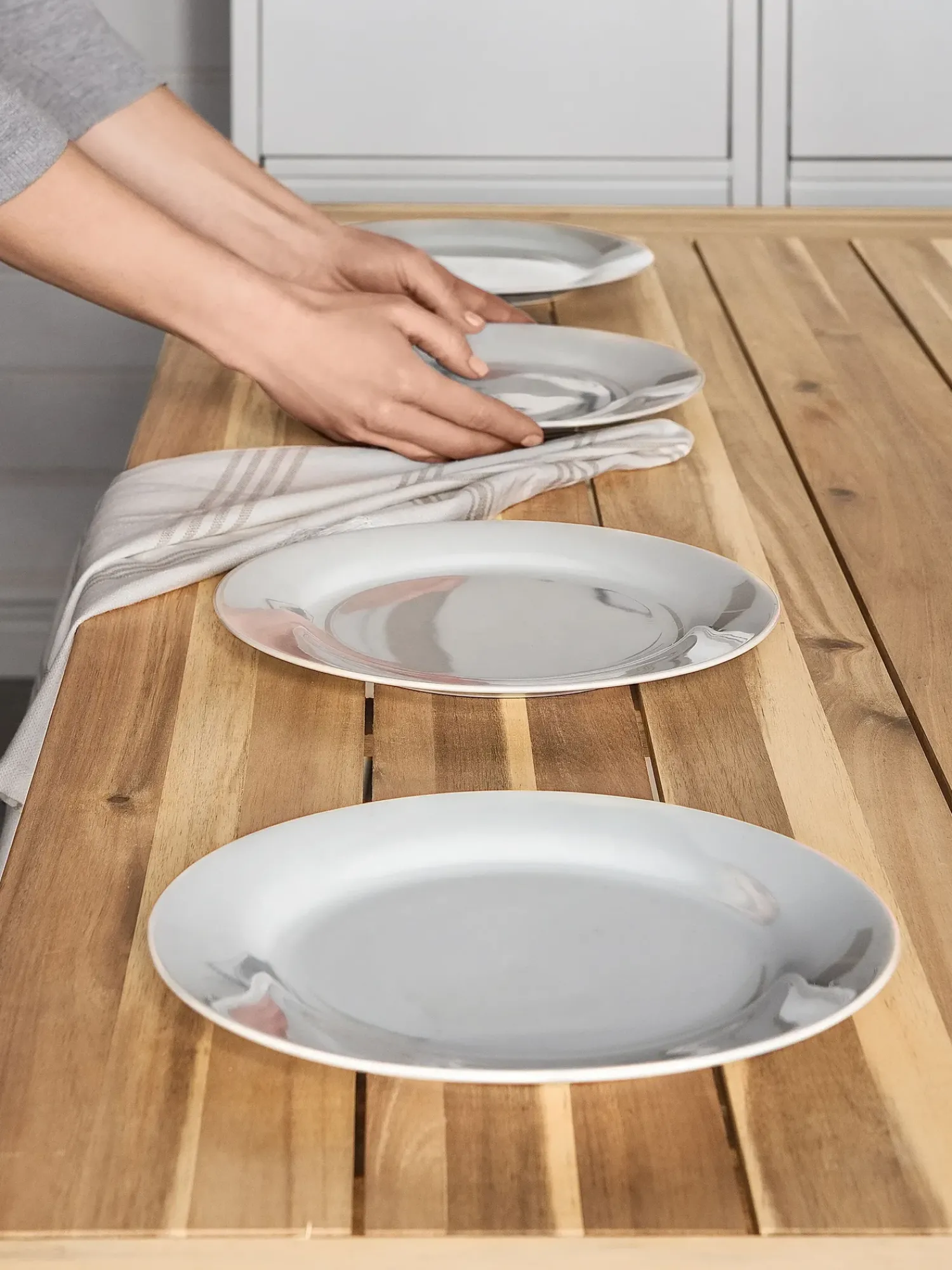 New Beliani Set da pranzo da giardino 6 posti SCANIA Legno d'acacia Bianco Bianco Marrone
