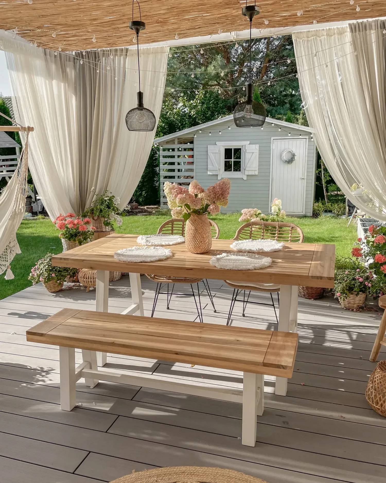New Beliani Set da pranzo da giardino 6 posti SCANIA Legno d'acacia Bianco Bianco Marrone