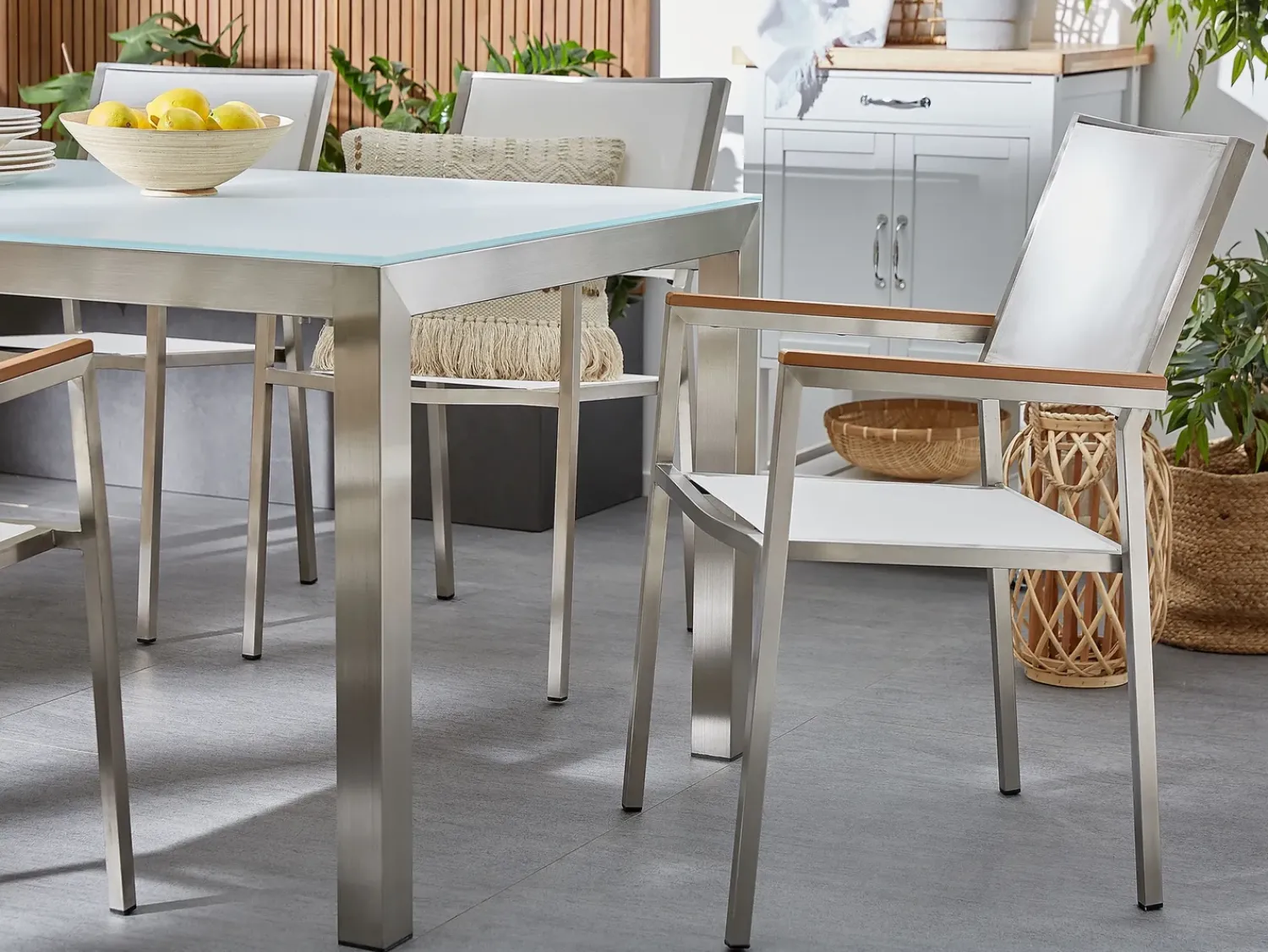 New Beliani Set da pranzo da giardino 6 posti GROSSETO Vetro temperato Nero/Bianco Bianco Argento Nero