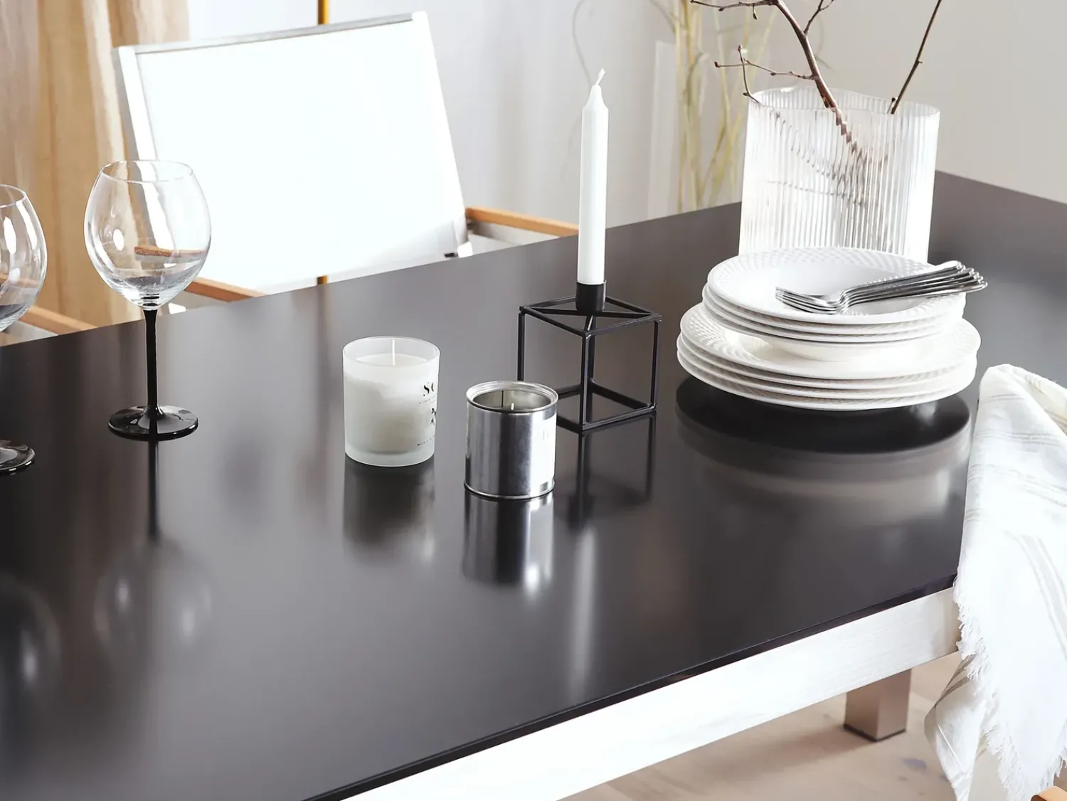 New Beliani Set da pranzo da giardino 6 posti GROSSETO Vetro temperato Nero/Bianco Bianco Argento Nero