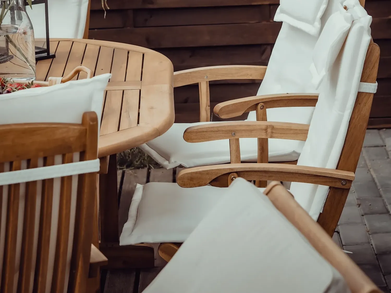 Discount Beliani Set da pranzo da giardino 8 posti MAUI con cuscini Legno d'acacia Bianco sporco Bianco Marrone