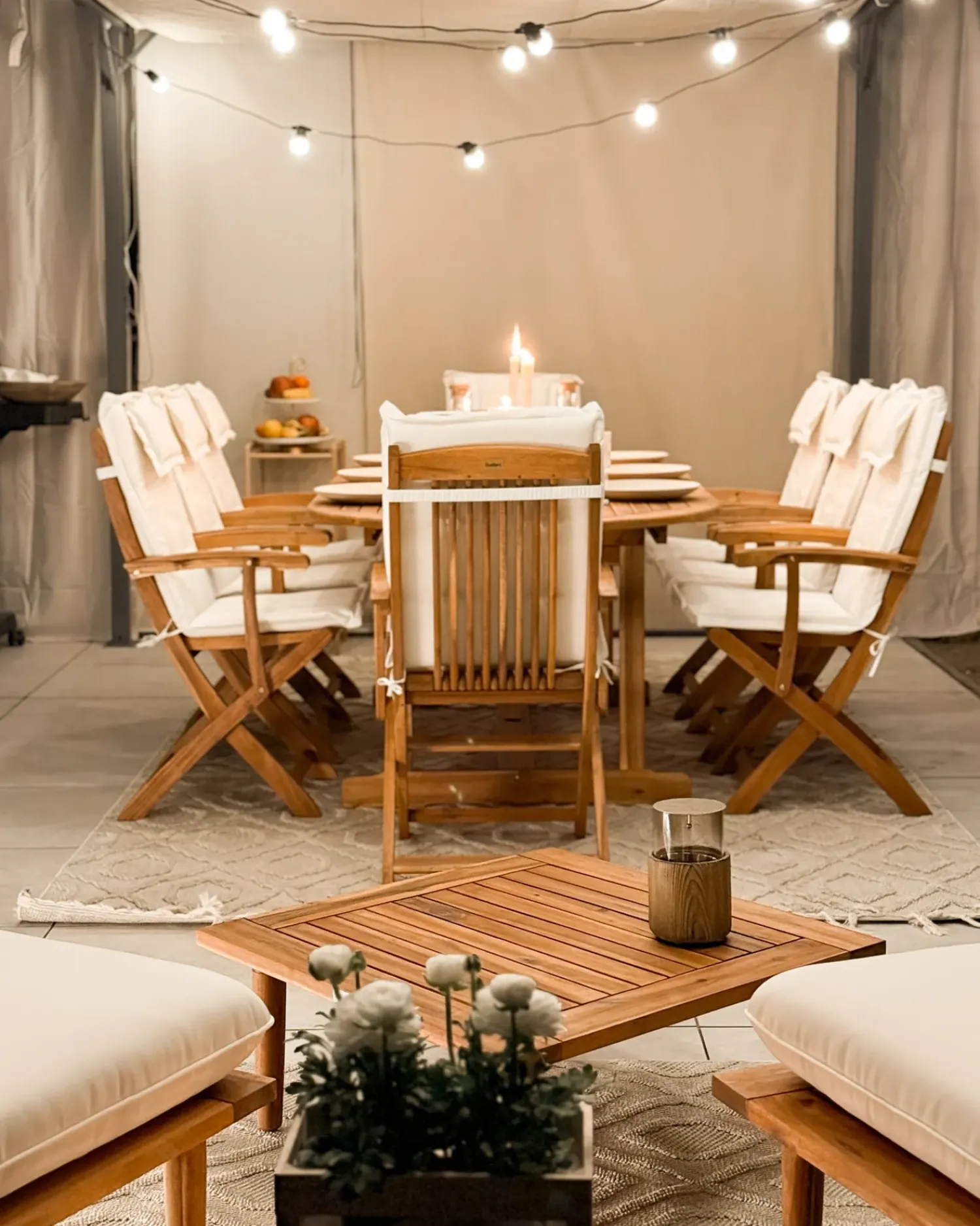 Clearance Beliani Set da pranzo da giardino 8 posti MAUI con Ombrellone Legno d'acacia Bianco sporco Bianco Marrone Grigio