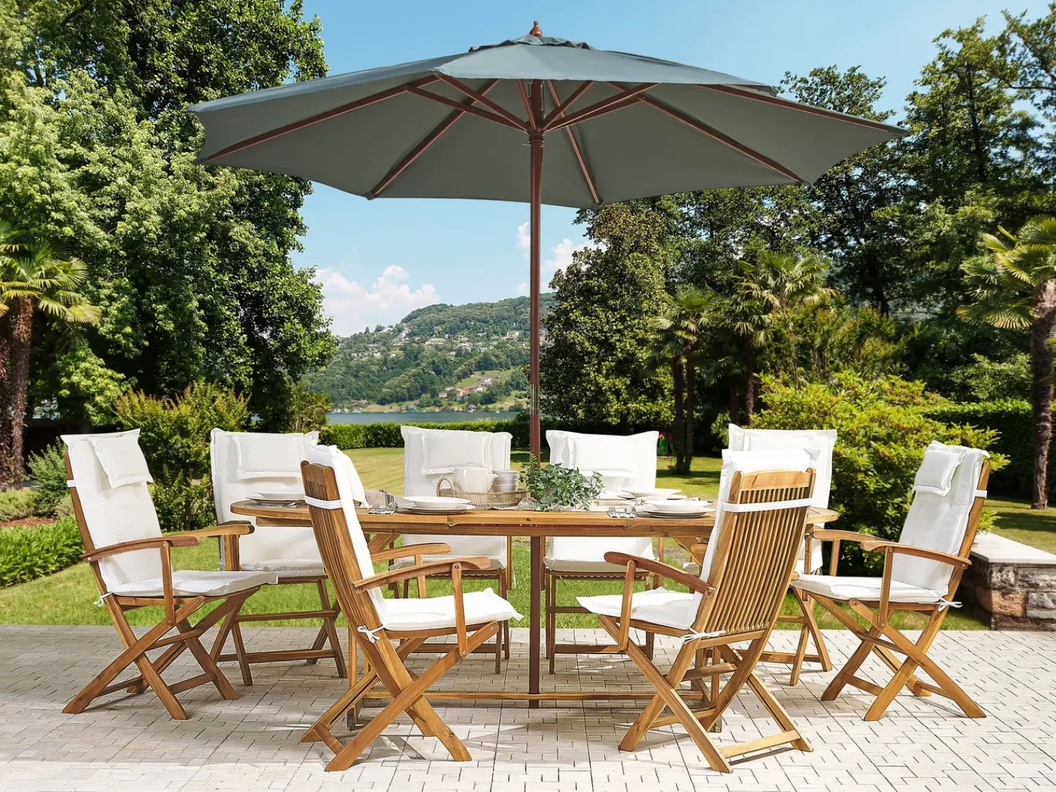 Clearance Beliani Set da pranzo da giardino 8 posti MAUI con Ombrellone Legno d'acacia Bianco sporco Bianco Marrone Grigio