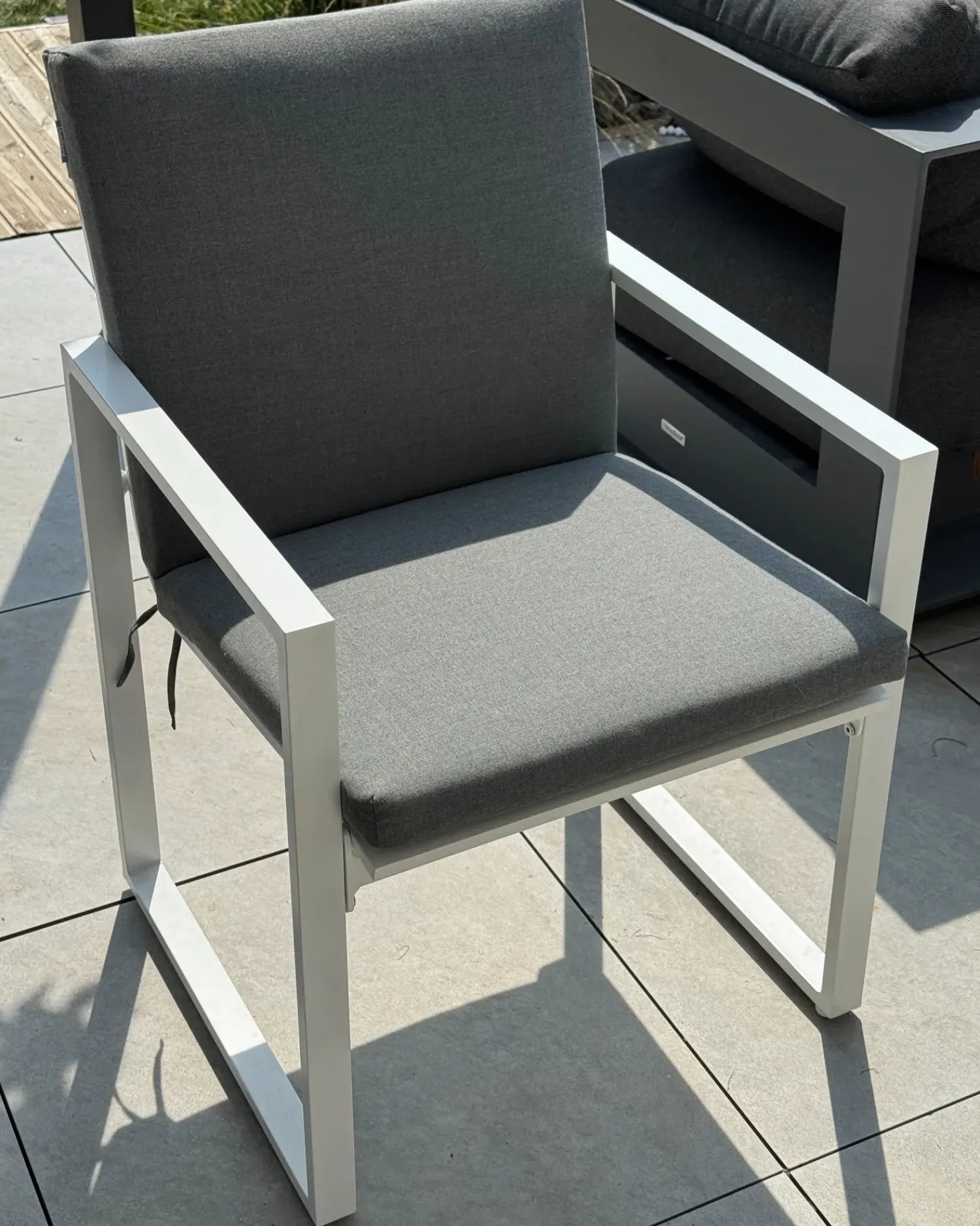Online Beliani Set da pranzo da giardino 6 posti PANCOLE con cuscini Metallo Grigio Bianco Grigio