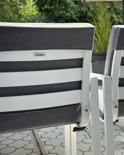 Beliani Set da pranzo da giardino 8 posti PANCOLE con cuscini Metallo Grigio Bianco Grigio