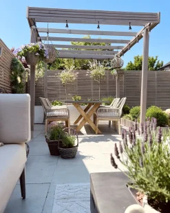 Discount Beliani Set da pranzo da giardino 6 posti OLBIA con cuscini Beige Beige Marrone Grigio
