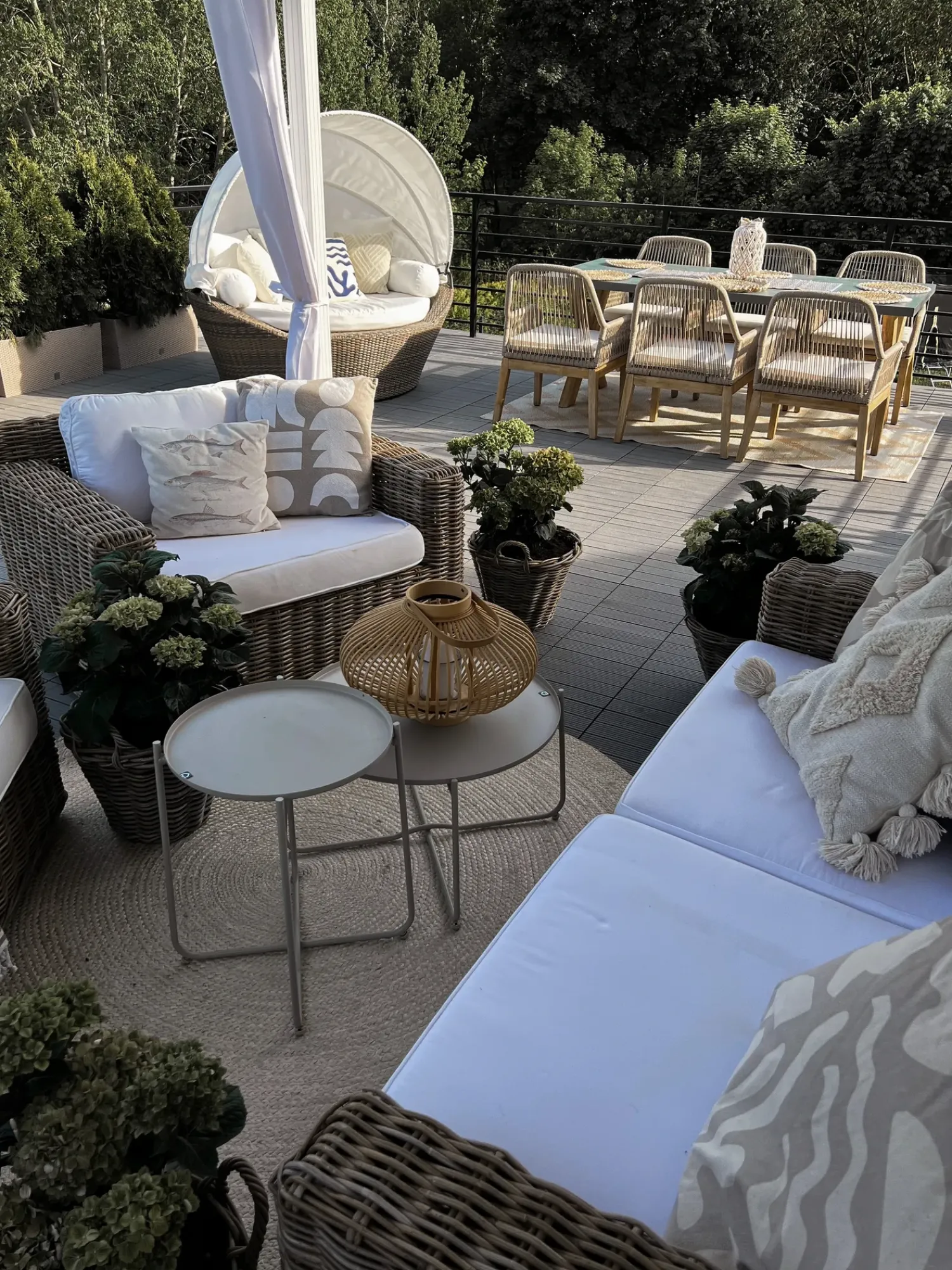 Discount Beliani Set da pranzo da giardino 6 posti OLBIA con cuscini Beige Beige Marrone Grigio