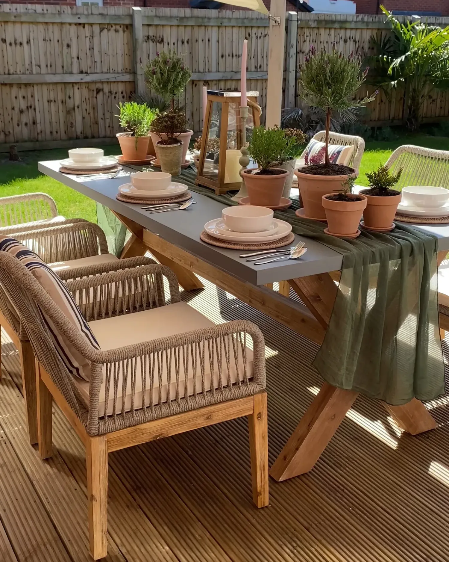 Discount Beliani Set da pranzo da giardino 6 posti OLBIA con cuscini Beige Beige Marrone Grigio