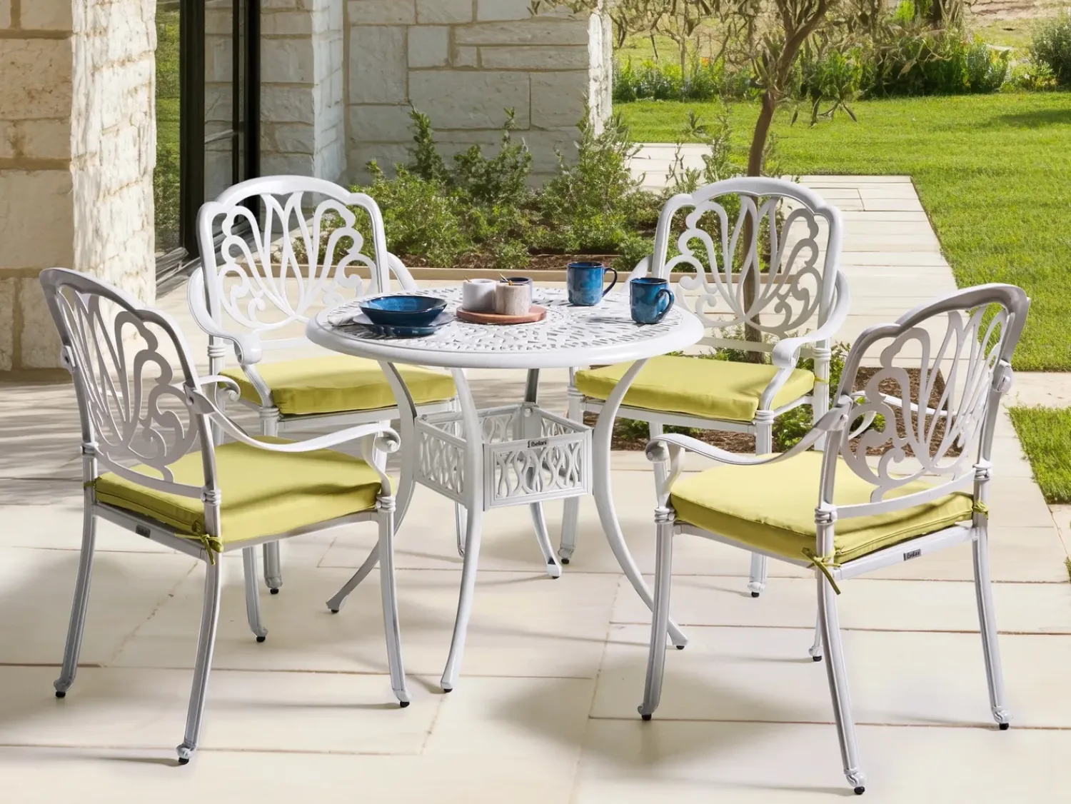 Outlet Beliani Set da pranzo da giardino 4 posti ANCONA con cuscini Metallo Bianco sporco Bianco Verde