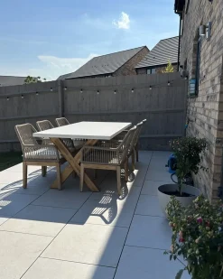 Clearance Beliani Set da pranzo da giardino 6 posti OLBIA con cuscini Beige Bianco Beige Marrone