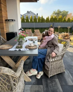 Discount Beliani Set da pranzo da giardino 6 posti MAROS/OLBIA con cuscini Cemento Marrone chiaro Bianco Beige Naturale Marrone Grigio