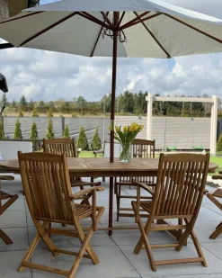 Hot Beliani Set da pranzo da giardino 6 posti MAUI con Ombrellone (12 opzioni) Legno d'acacia Marrone chiaro Beige Marrone