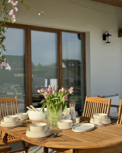 Hot Beliani Set da pranzo da giardino 6 posti MAUI con Ombrellone (12 opzioni) Legno d'acacia Marrone chiaro Beige Marrone