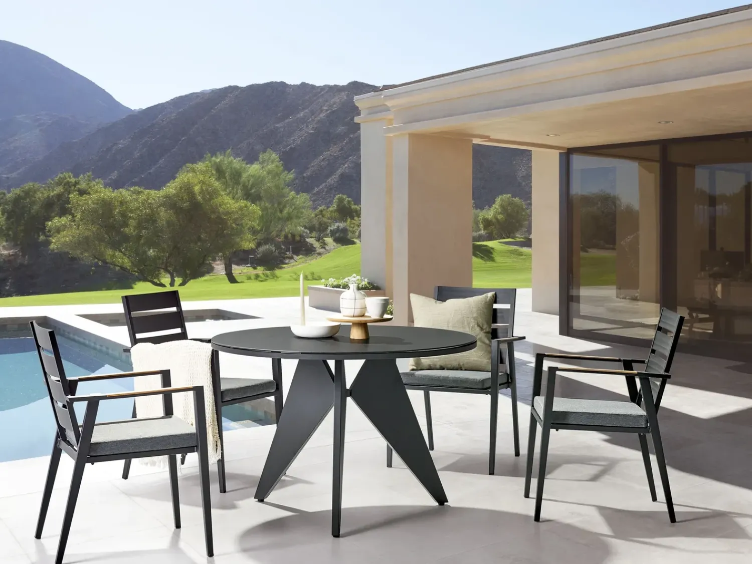 Sale Beliani Set da pranzo da giardino 4 posti OLMETTO/TAVIANO con cuscini Metallo Nero Grigio Marrone Nero