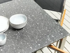 Outlet Beliani Set da pranzo da giardino 4 posti COSOLETO/GROSSETO Vetro temperato Effetto granito Nero Argento Nero