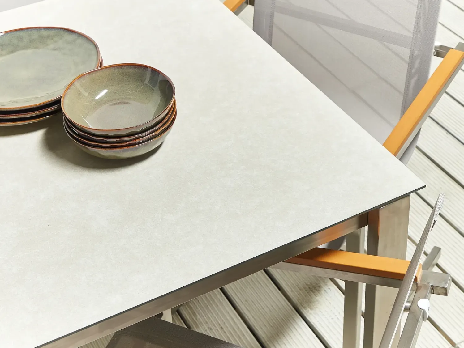 Outlet Beliani Set da pranzo da giardino 4 posti COSOLETO Vetro temperato Bianco Argento Bianco Beige