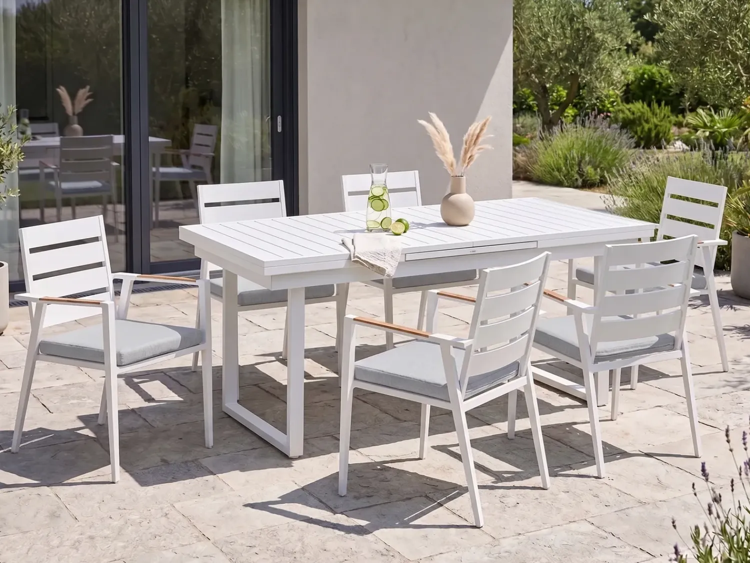 New Beliani Set da pranzo da giardino 6 posti VALCANETTO/TAVIANO con cuscini Metallo Grigio Bianco Marrone Grigio